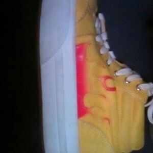 DELIAS PLATFORM TENNIS SHOES SZ .8